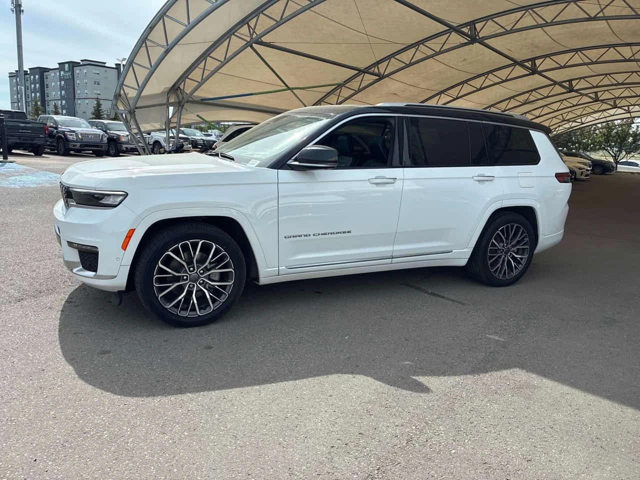 Jeep Grand cherokee L SUMMIT * ДИСТРОНИК* 360 КАМЕРА* ПАНОРМА* ОБДУХВА, снимка 3 - Автомобили и джипове - 54941380