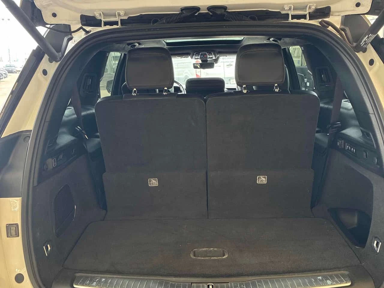 Jeep Grand cherokee L SUMMIT * ДИСТРОНИК* 360 КАМЕРА* ПАНОРМА* ОБДУХВА, снимка 15 - Автомобили и джипове - 54941380