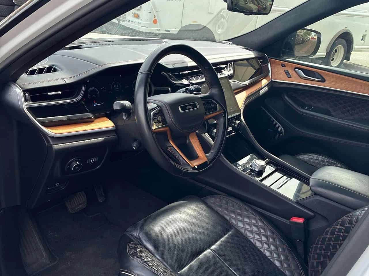 Jeep Grand cherokee L SUMMIT * ДИСТРОНИК* 360 КАМЕРА* ПАНОРМА* ОБДУХВА, снимка 7 - Автомобили и джипове - 54941380