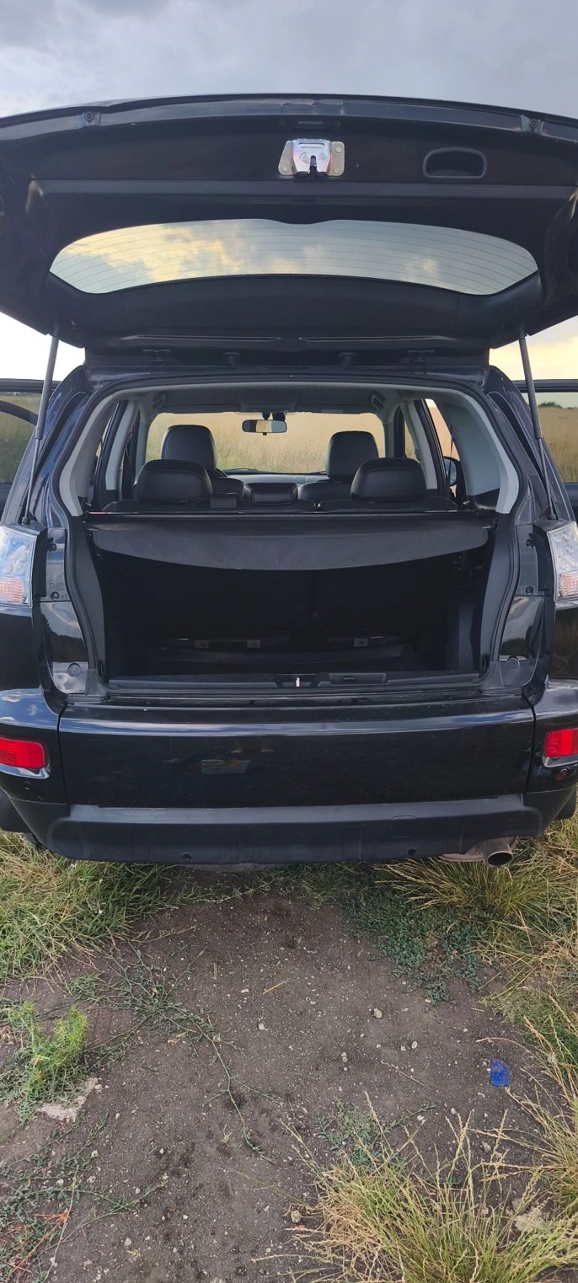 Mitsubishi Outlander, снимка 11 - Автомобили и джипове - 55212050