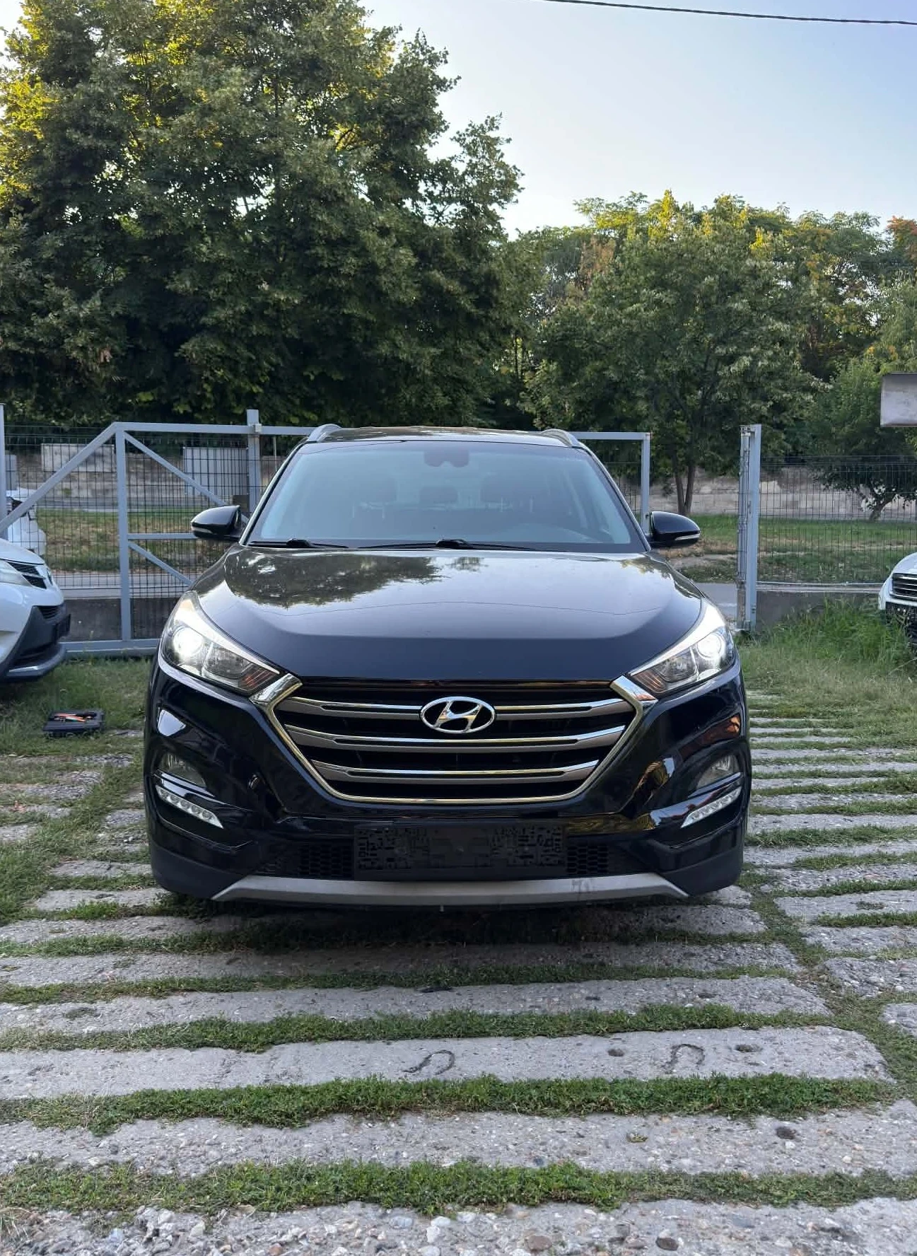 Hyundai Tucson 1.7CRDI/Сменени Вериги/Парктроник/Камера/Keyless, снимка 3 - Автомобили и джипове - 55479670