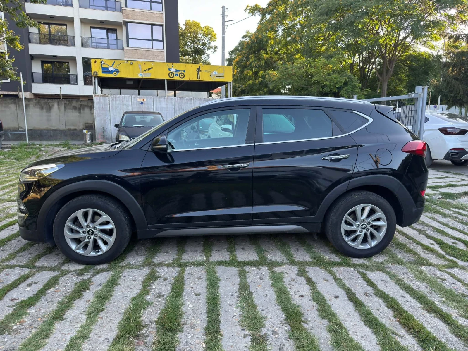 Hyundai Tucson 1.7CRDI/Сменени Вериги/Парктроник/Камера/Keyless, снимка 8 - Автомобили и джипове - 55479670