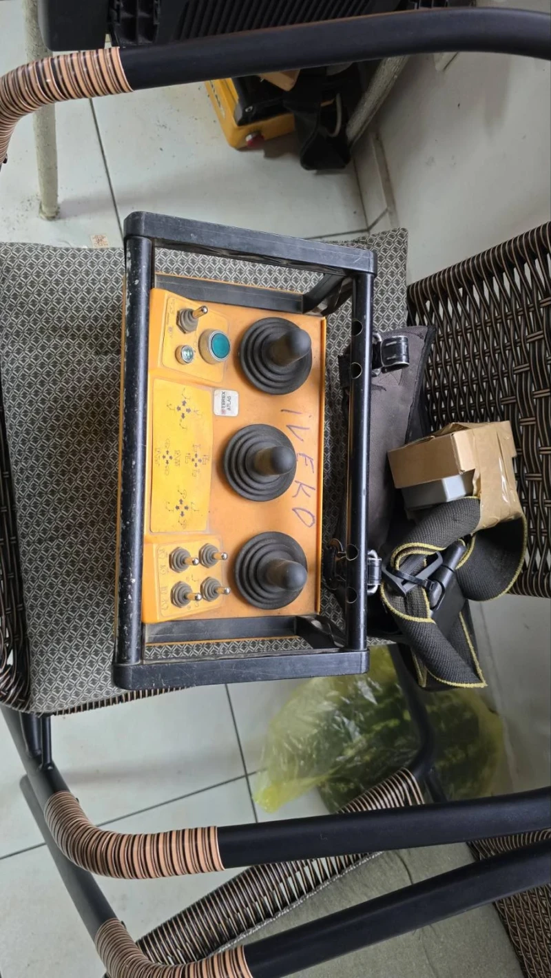 Iveco Trakker 26T45 / ATLAS 190 кран / 6Х4 / тристр.самосвал, снимка 11 - Камиони - 51943743