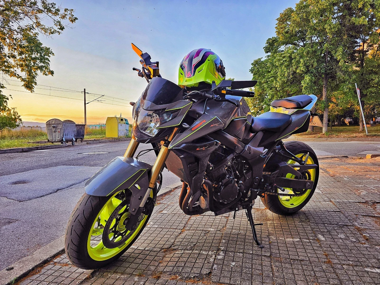 Suzuki Gsr 750