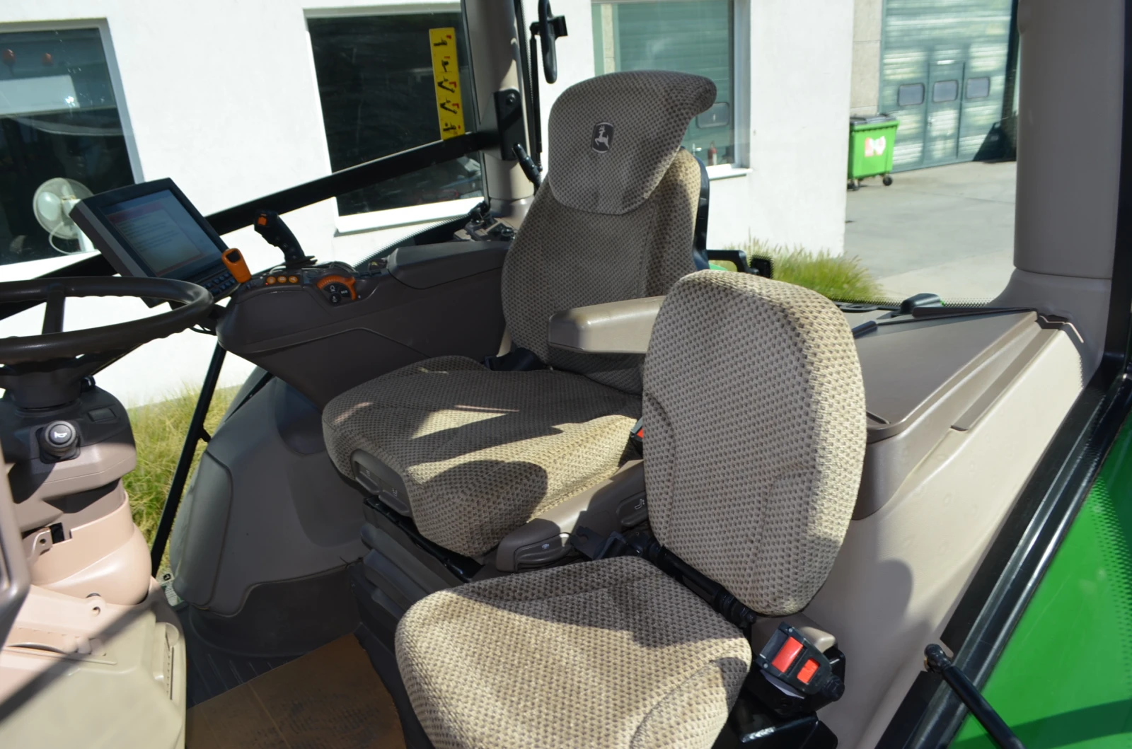 Трактор John Deere 6R215 Direct Drive, снимка 8 - Селскостопанска техника - 55937843