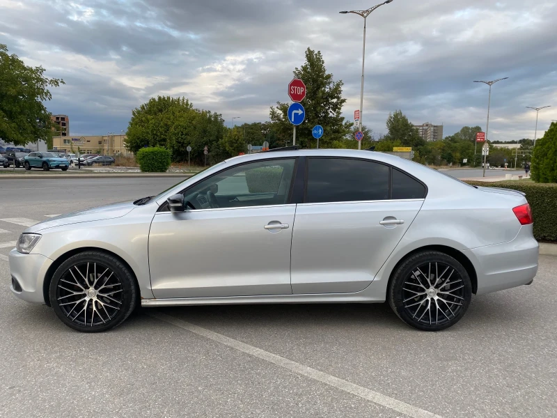 VW Jetta 2.0 TDI / NAVI / START STOP / KEYLESS, снимка 3 - Автомобили и джипове - 47260535