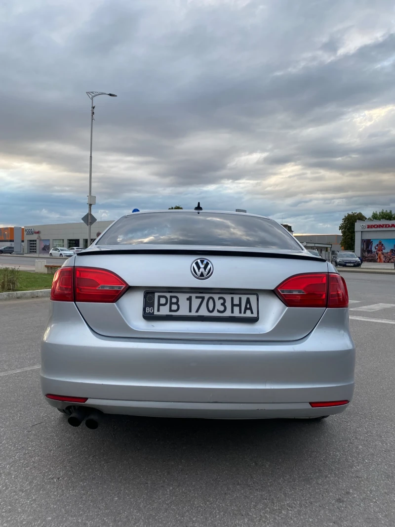 VW Jetta 2.0 TDI / NAVI / START STOP / KEYLESS, снимка 5 - Автомобили и джипове - 47260535