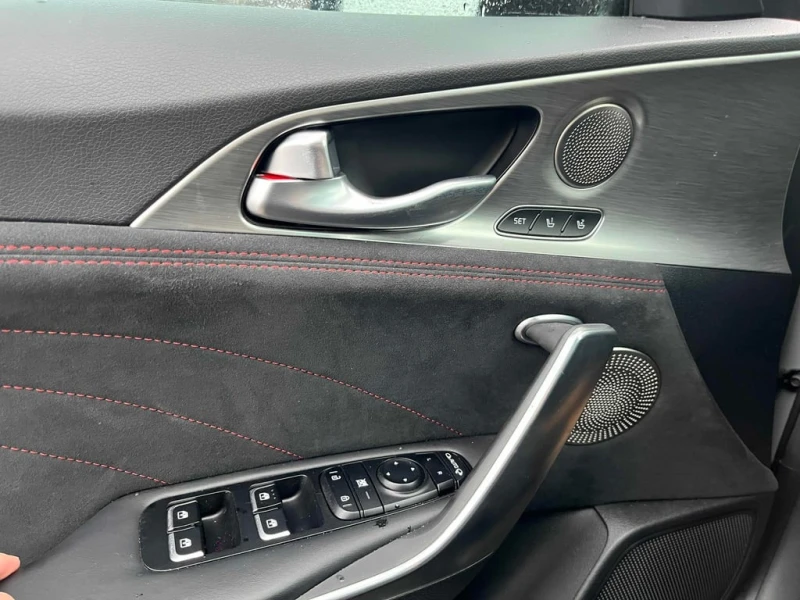 Kia Stinger * GT Elite AWD w/Suede Package * CARFAX * БЕЗ ПЪРВ, снимка 13 - Автомобили и джипове - 53053580