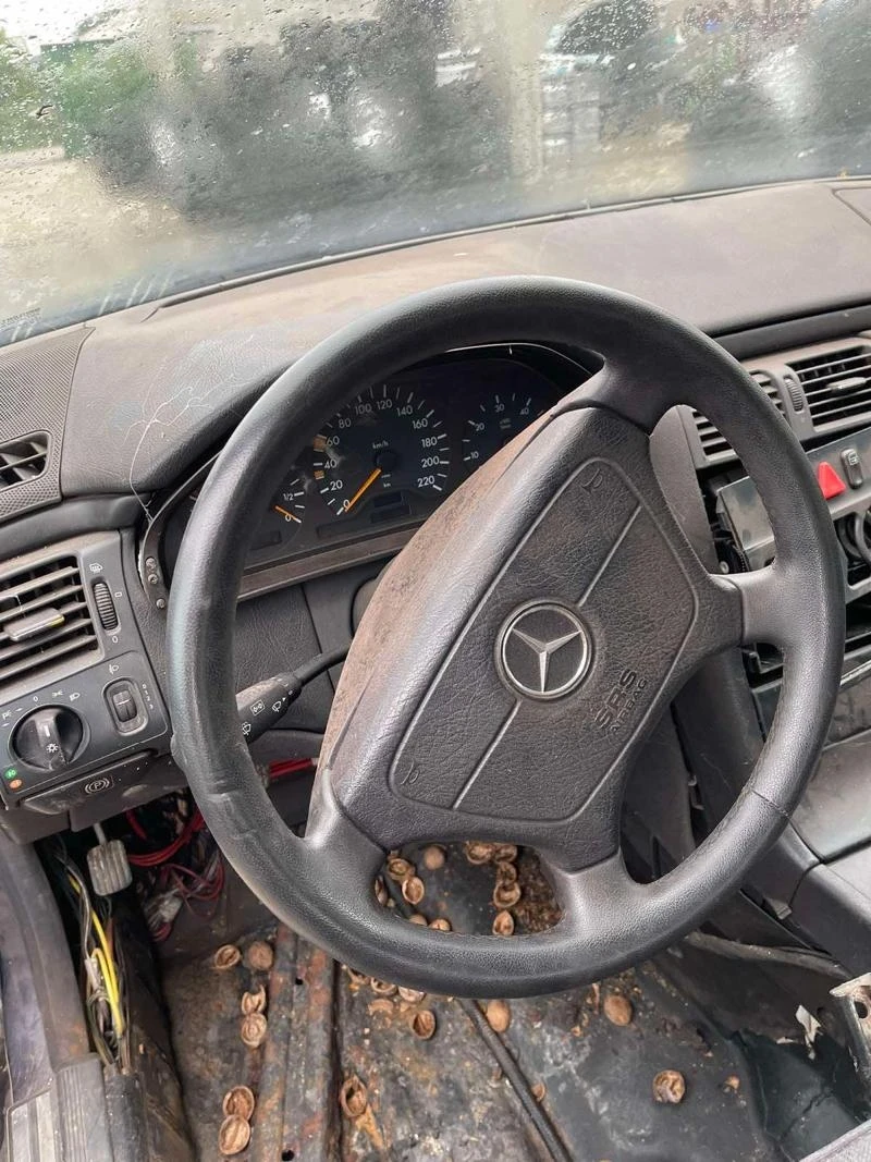 Mercedes-Benz E 220 2.2D, снимка 5 - Автомобили и джипове - 37235574