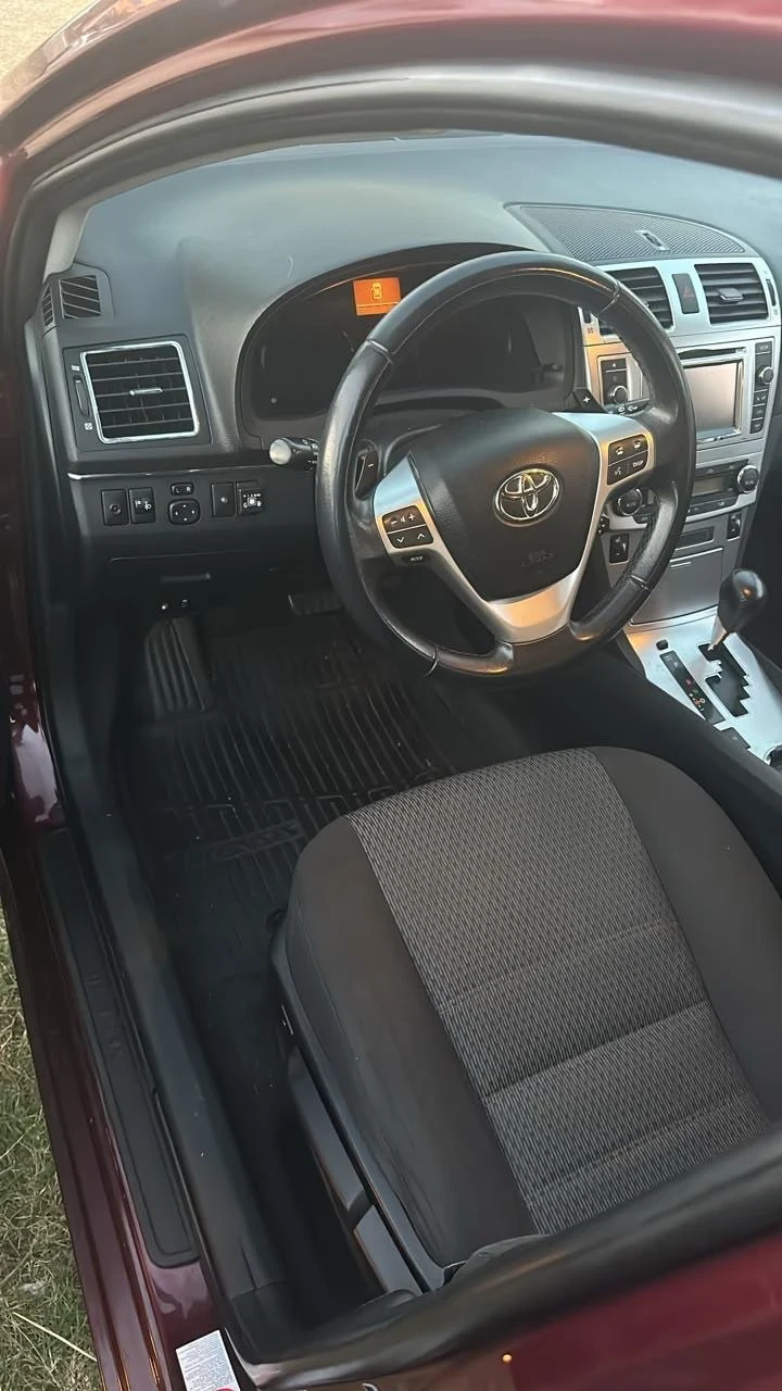 Toyota Avensis Бензин автомат, снимка 11 - Автомобили и джипове - 55467083