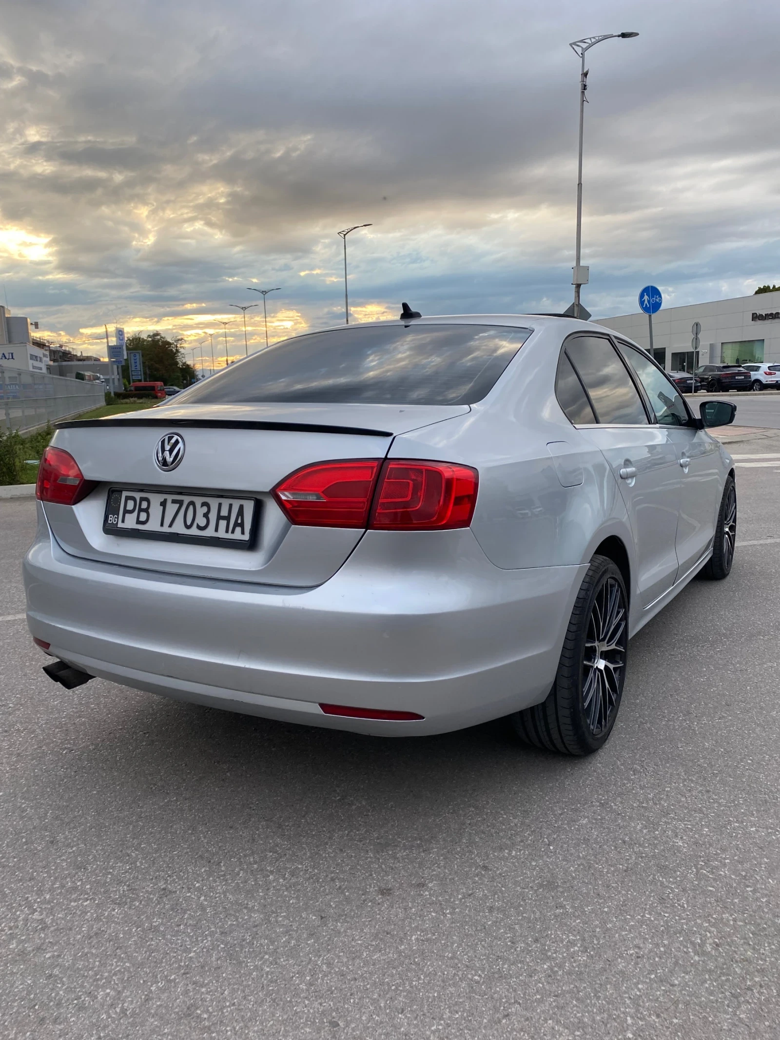 VW Jetta 2.0 TDI / NAVI / START STOP / KEYLESS - изображение 6