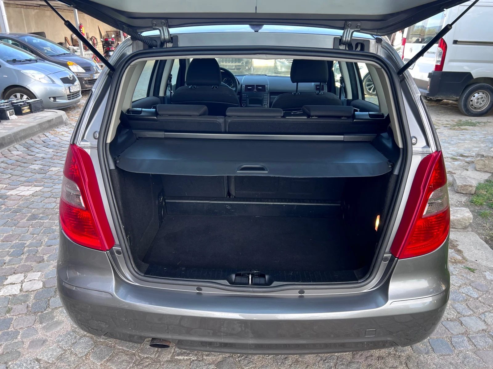 Mercedes-Benz A 160 1.5i  | Mobile.bg   12