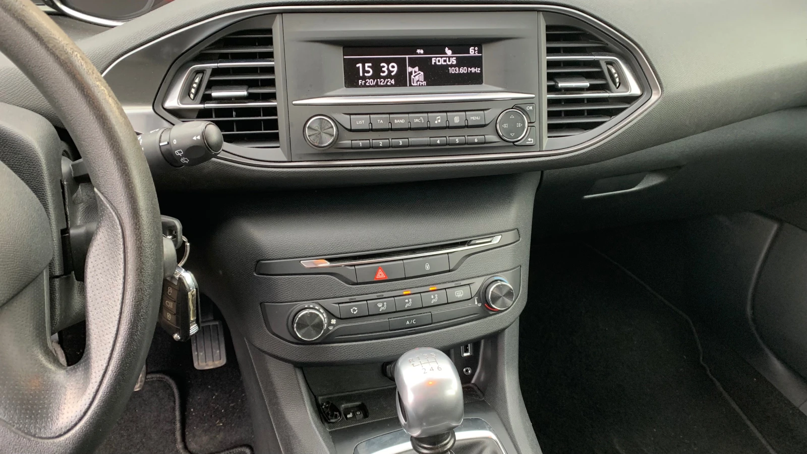 Peugeot 308 1.2i - изображение 10