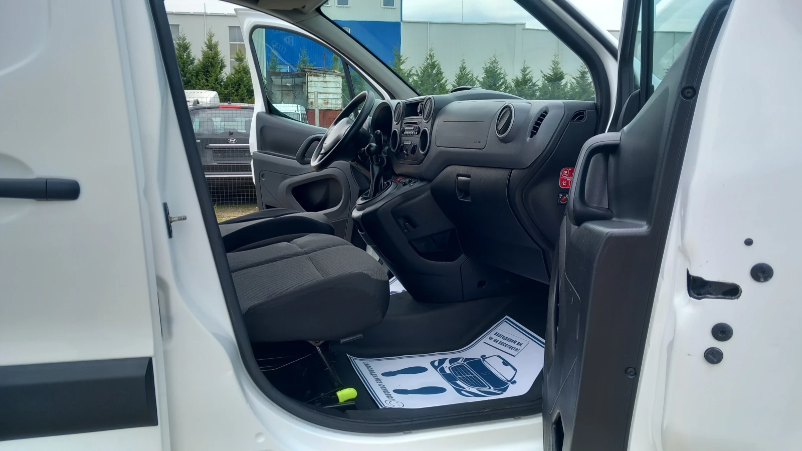 Peugeot Partner 1.6HDI-163000км/КЛИМАТИК/АВТОПИЛОТ/EURO6 - изображение 9