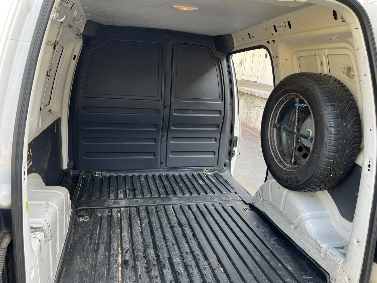VW Caddy 2.0TDI 4X4 - изображение 5