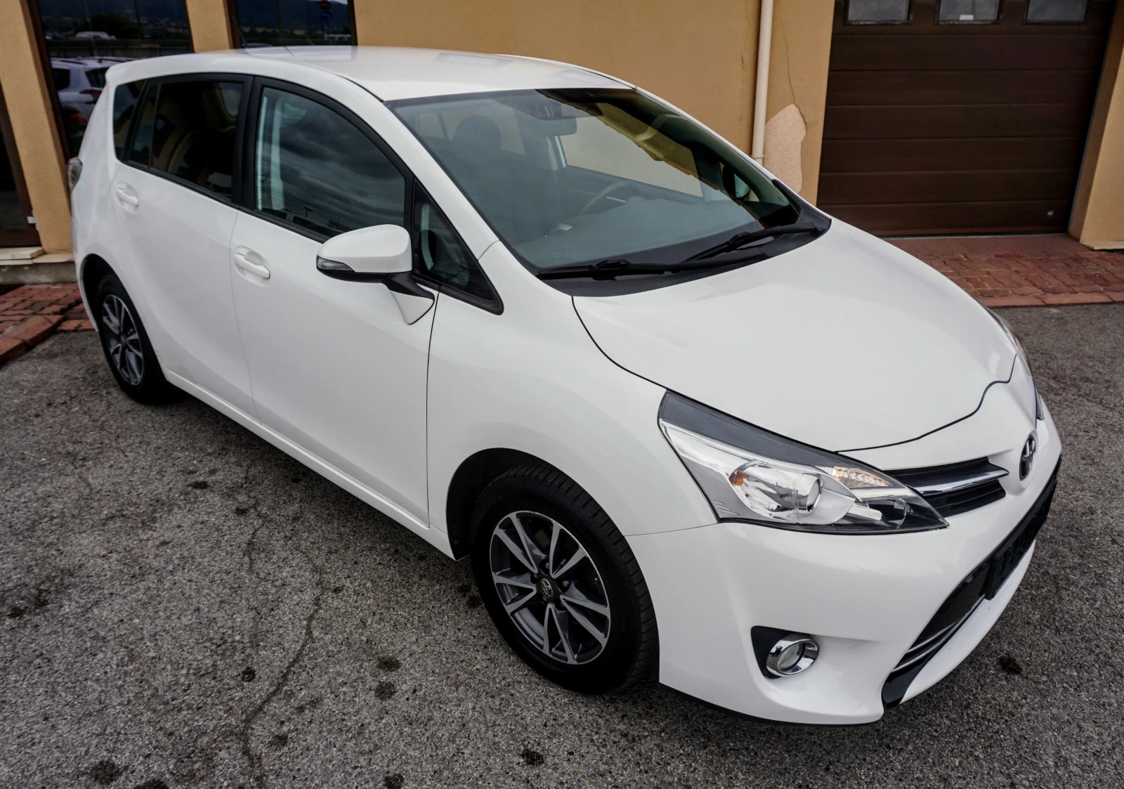 Toyota Verso 2.0D ACTIVE  - изображение 2