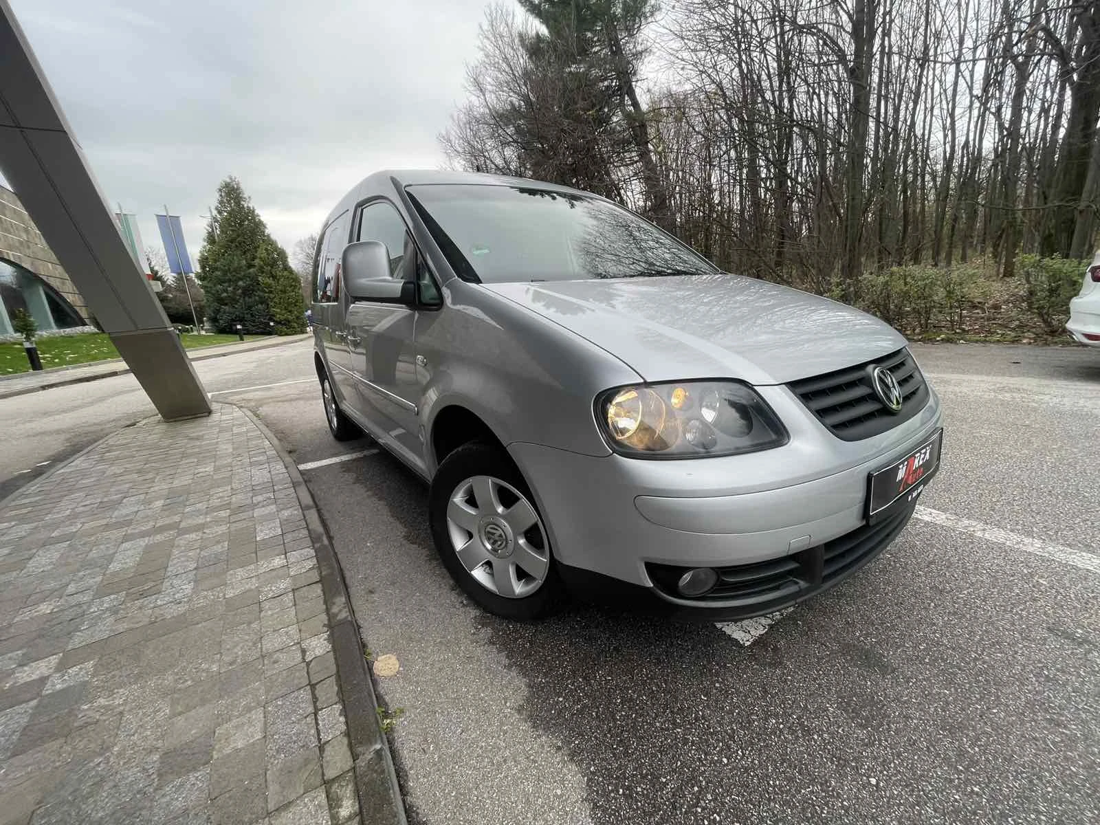 VW Caddy LIFE * 1.6i *  *  *  *  | Mobile.bg   3