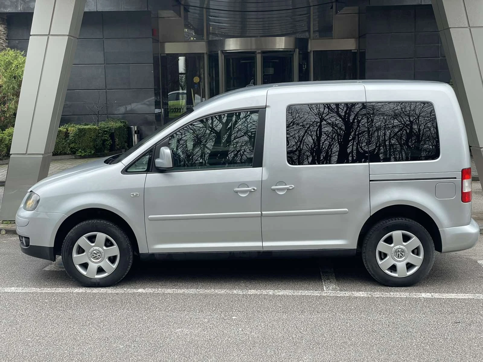 VW Caddy LIFE * 1.6i *  *  *  *  | Mobile.bg   7