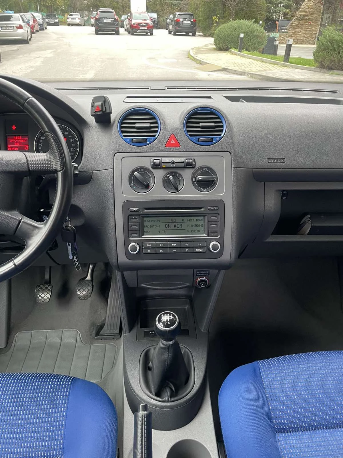 VW Caddy LIFE * 1.6i *  *  *  *  | Mobile.bg   12