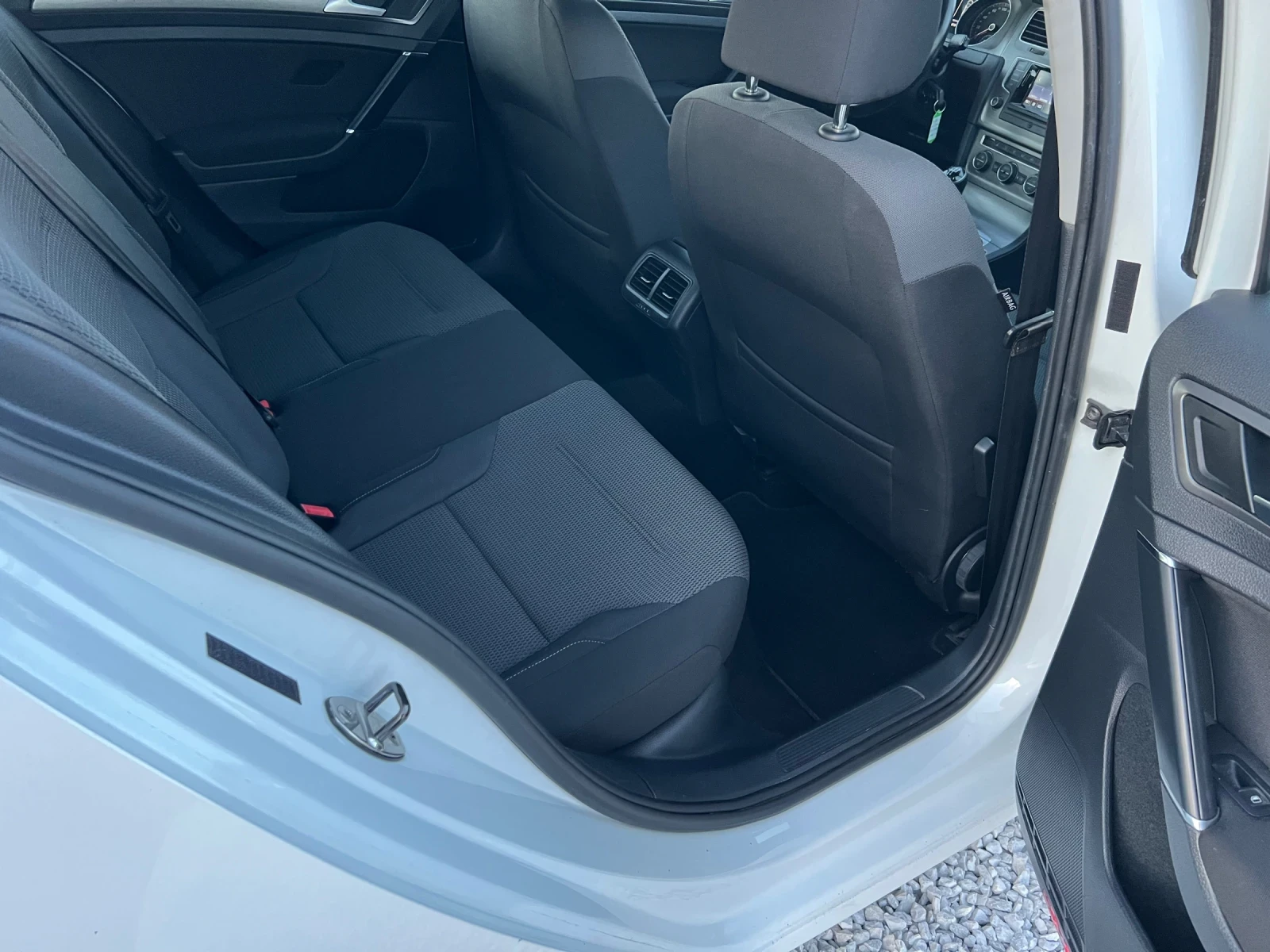 VW Golf Оригинален перлен цвят, снимка 6 - Автомобили и джипове - 53870457