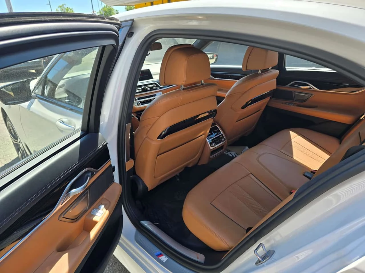BMW 750 xDrive /360/DIS/Harman Kardon/, снимка 11 - Автомобили и джипове - 54776534