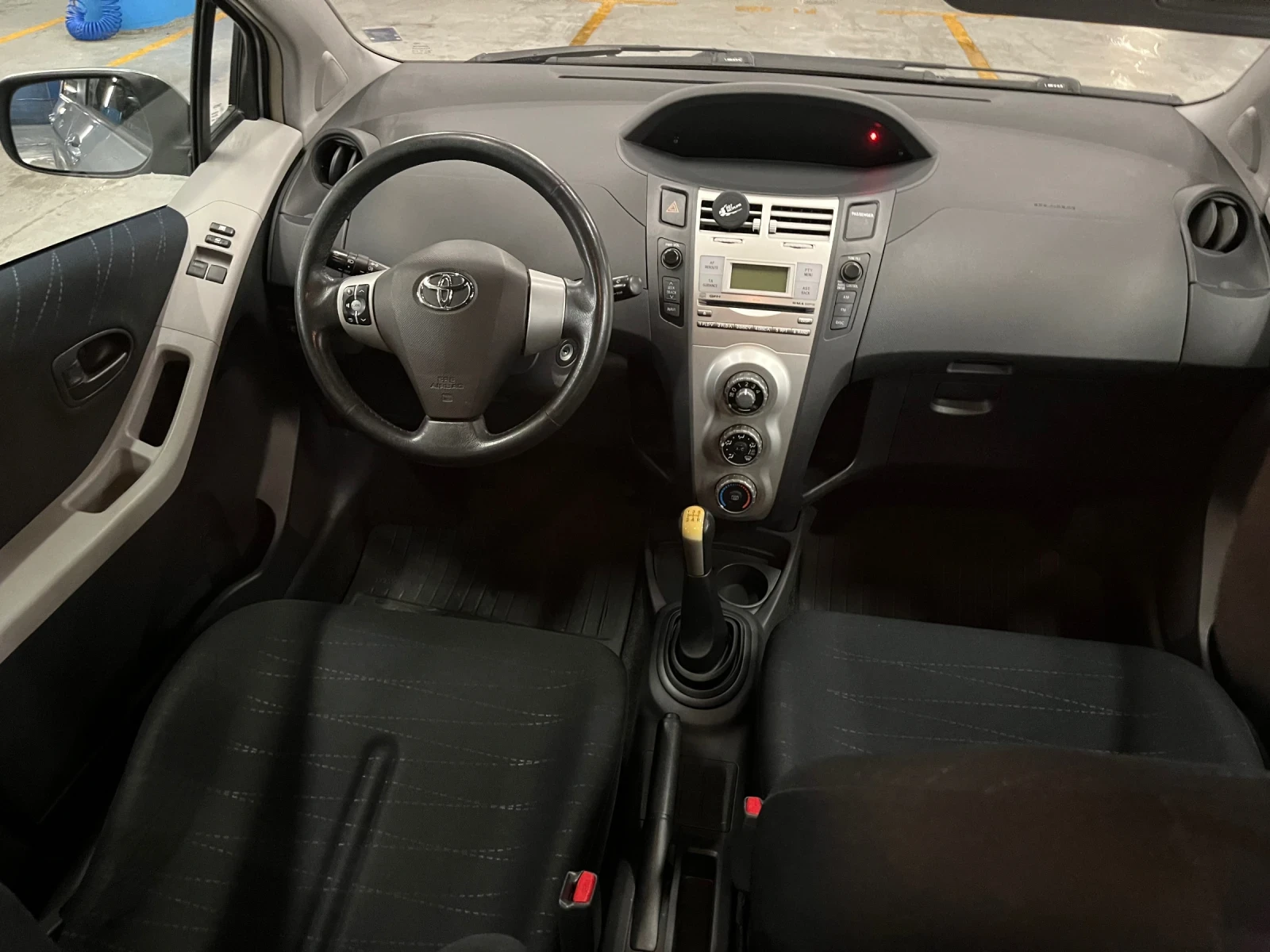 Toyota Yaris Тойота Ярис 1.3 От ТМ-София, снимка 3 - Автомобили и джипове - 54899008