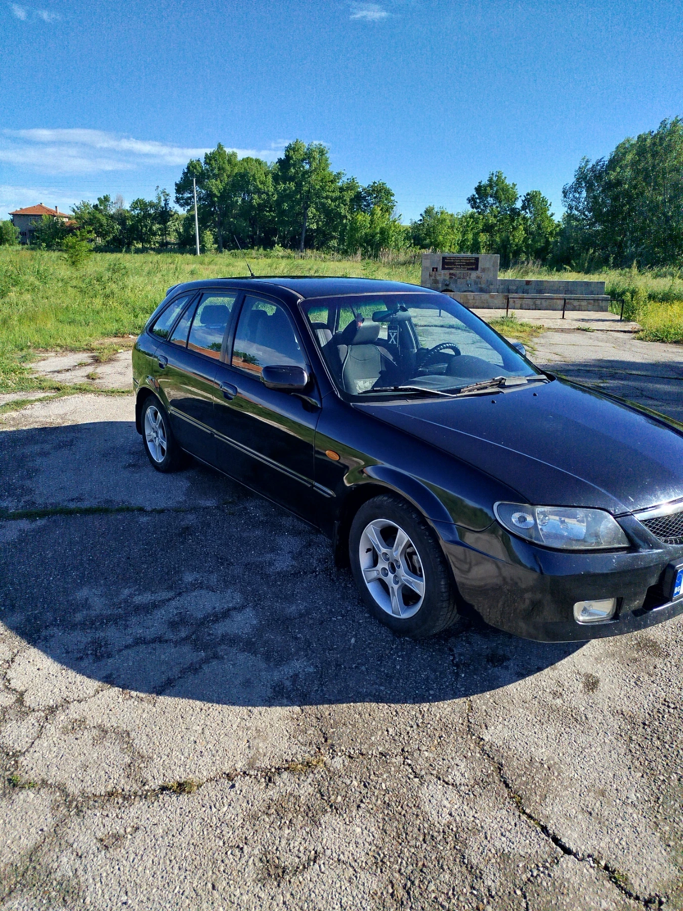 Mazda 323, снимка 2 - Автомобили и джипове - 55349351