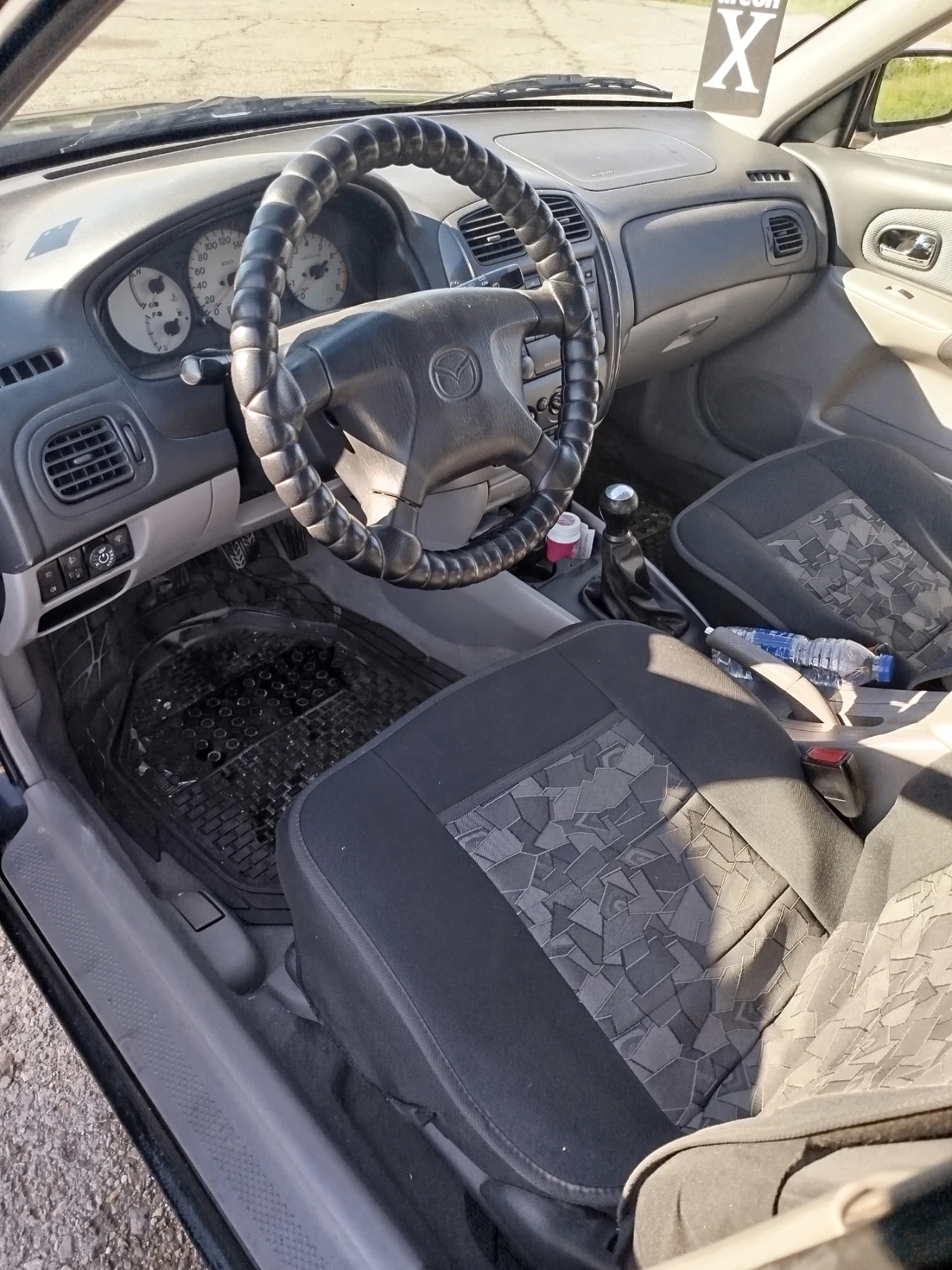 Mazda 323, снимка 5 - Автомобили и джипове - 55349351