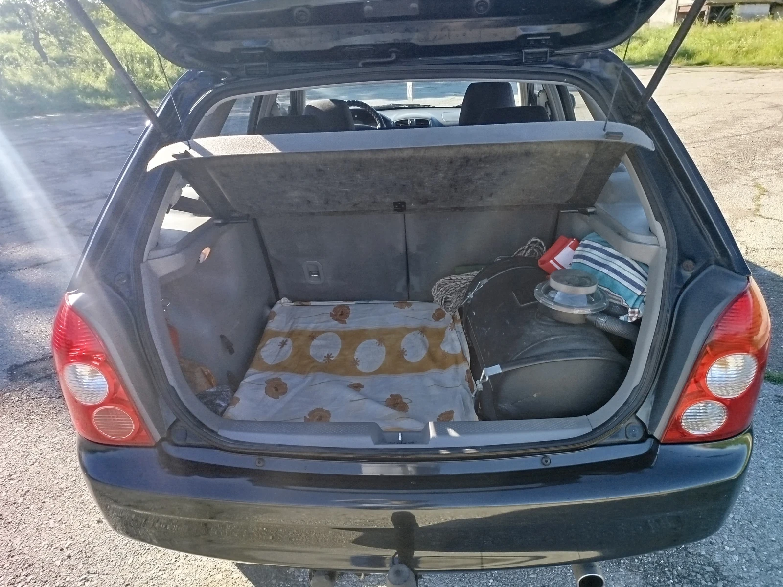 Mazda 323, снимка 6 - Автомобили и джипове - 55349351