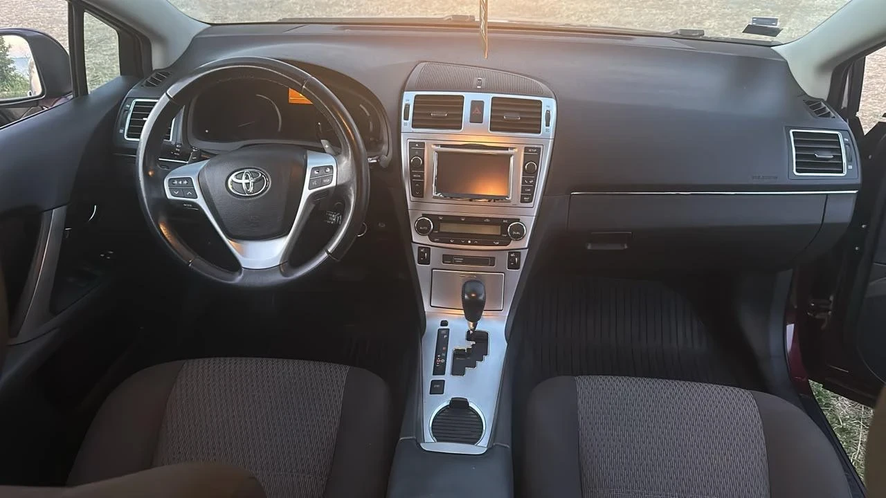 Toyota Avensis Бензин автомат, снимка 10 - Автомобили и джипове - 55467083