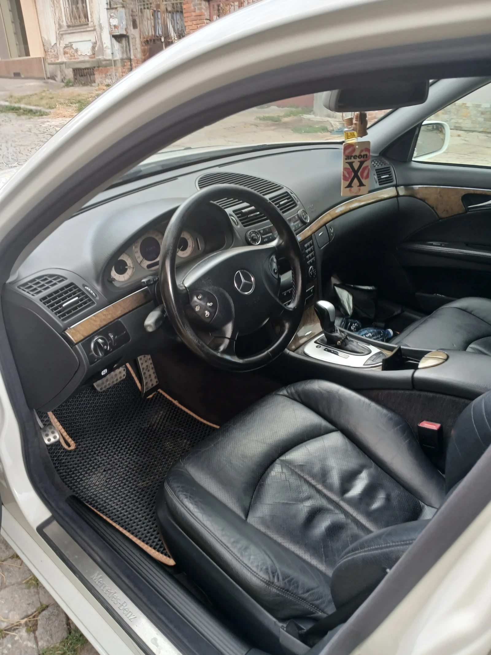 Mercedes-Benz E 270, снимка 5 - Автомобили и джипове - 55480629