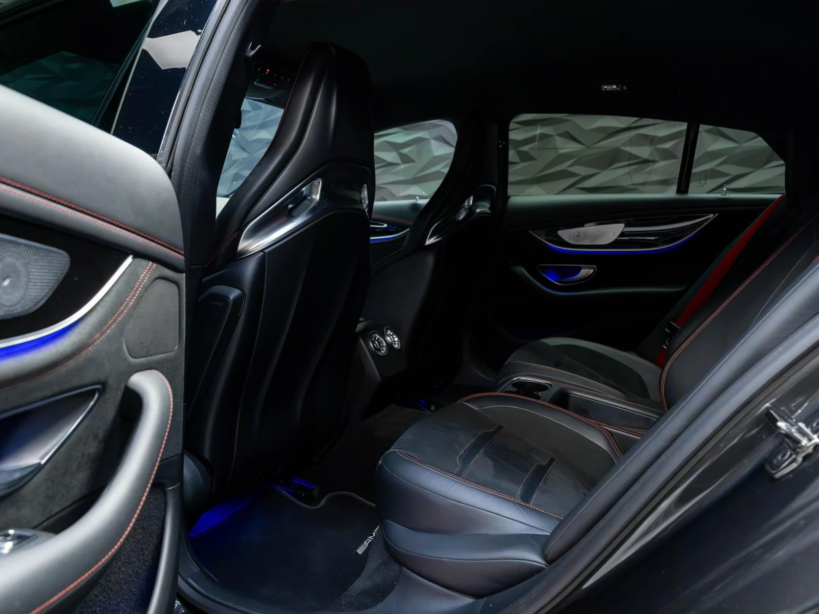 Mercedes-Benz GT 53 4MATIC+ * BURMESTER* 360CAM* PANO* , снимка 10 - Автомобили и джипове - 56304424