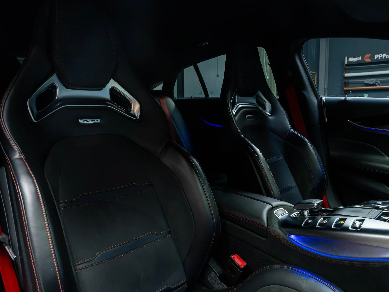 Mercedes-Benz GT 53 4MATIC+ * BURMESTER* 360CAM* PANO* , снимка 12 - Автомобили и джипове - 56304424