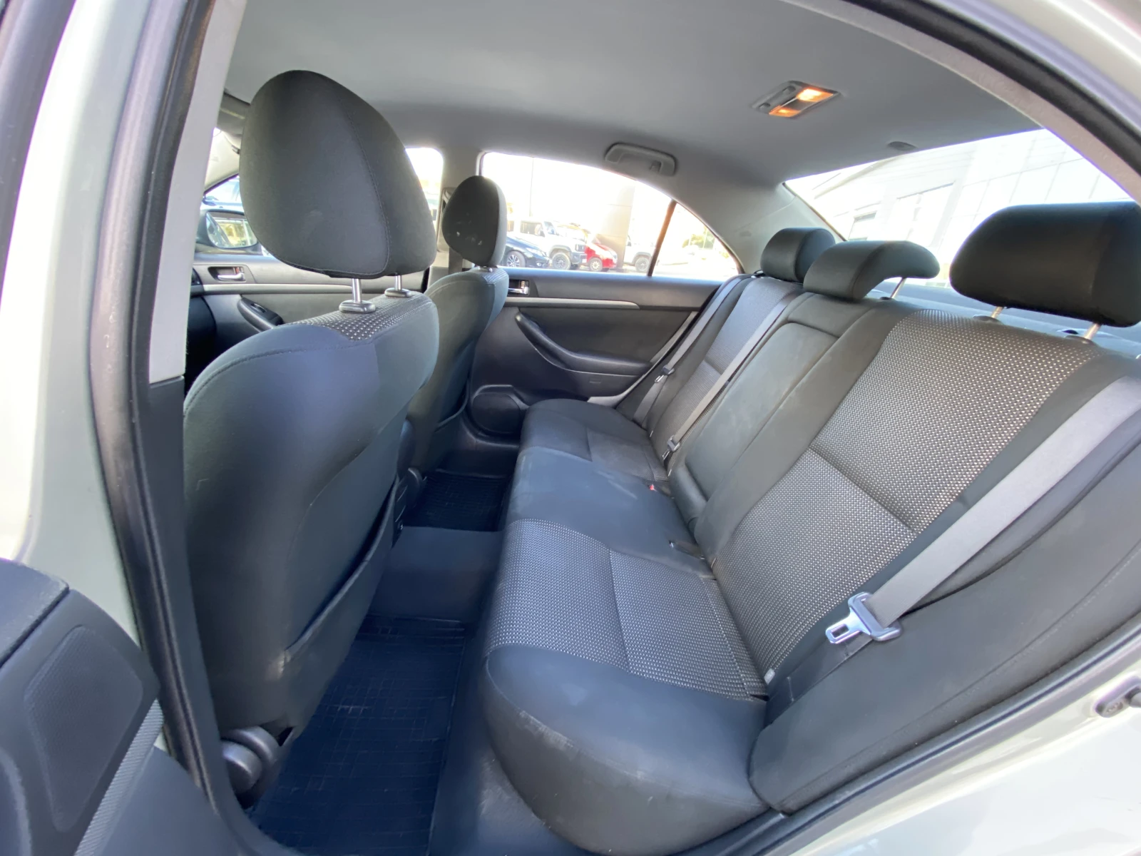 Toyota Avensis, снимка 10 - Автомобили и джипове - 56658793