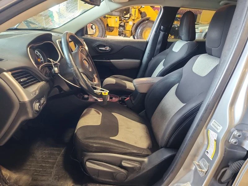 Jeep Cherokee 2.4L 4 4X4 W/FRONT WHL DRV, снимка 7 - Автомобили и джипове - 53989720