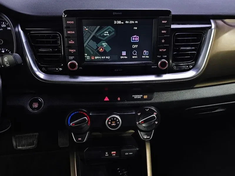 Kia Stonic, снимка 12 - Автомобили и джипове - 55702402
