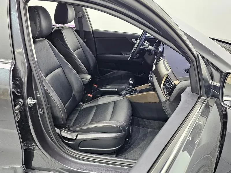 Kia Stonic, снимка 10 - Автомобили и джипове - 55702402