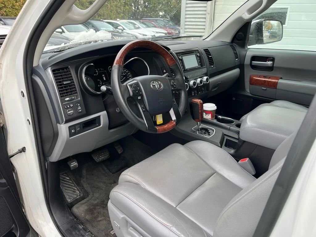 Toyota Sequoia * 4WD Platinum 5.7L * CARFAX * БЕЗ ПЪРВОНАЧАЛНА ВН - изображение 5