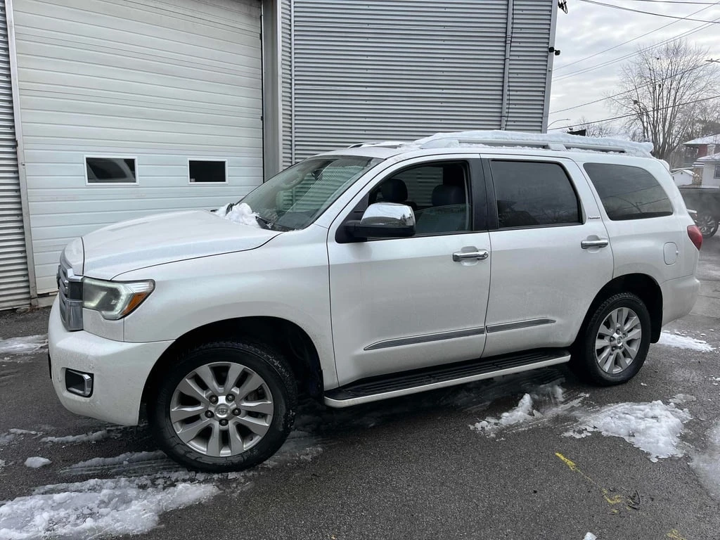 Toyota Sequoia * 4WD Platinum 5.7L * CARFAX * БЕЗ ПЪРВОНАЧАЛНА ВН - изображение 2