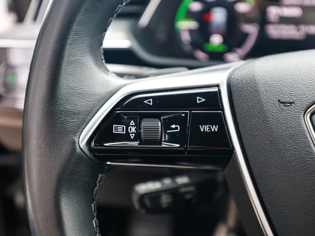 Audi Q8 E-TRON/340HP/50/SPORTBACK/S-LINE/PANO/CAM/712z, снимка 7 - Автомобили и джипове - 55562614