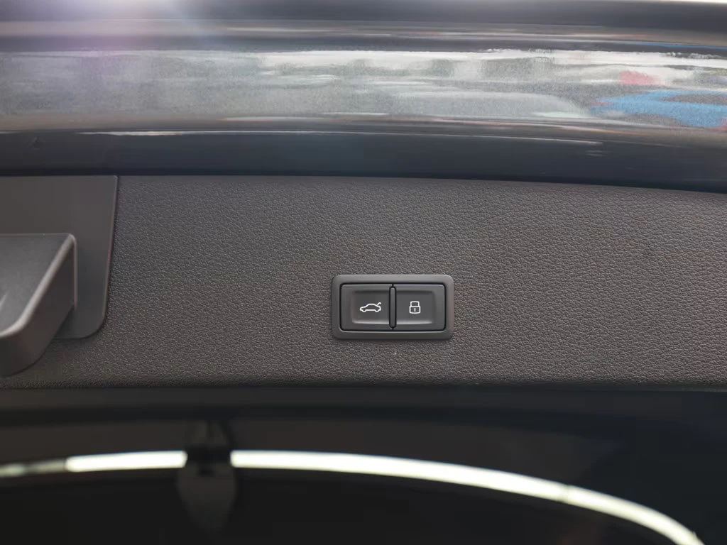 Audi Q8 E-TRON/340HP/50/SPORTBACK/S-LINE/PANO/CAM/712z, снимка 5 - Автомобили и джипове - 55562614