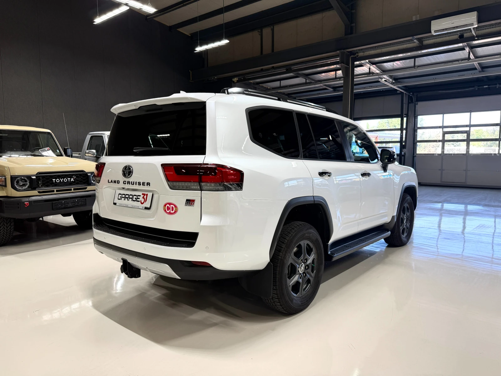 Toyota Land cruiser 300 GR, снимка 7 - Автомобили и джипове - 55644182