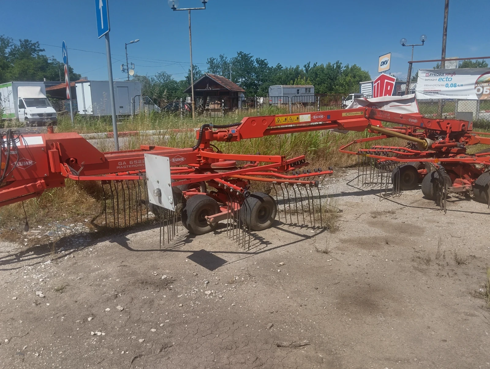 Сенообръщачка KUHN Kunh 6522, снимка 2 - Селскостопанска техника - 54720558
