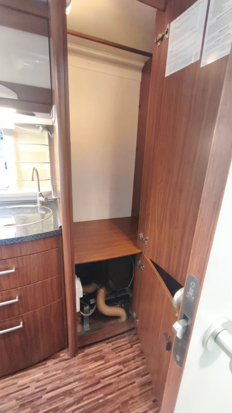 Кемпер HYMER / ERIBA B 514 SL 3.0D 160кс Goldschmidt Швейцария, снимка 9 - Каравани и кемпери - 52484573