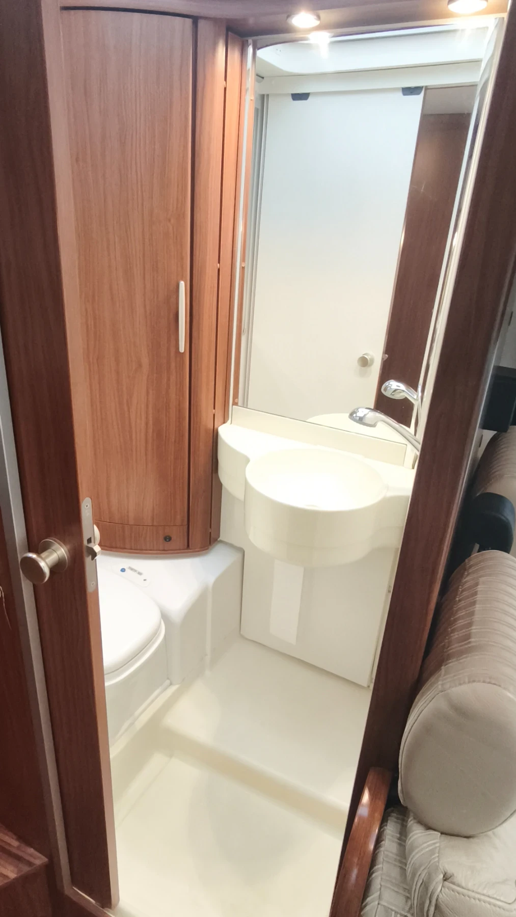 Кемпер HYMER / ERIBA B 514 SL 3.0D 160кс Goldschmidt Швейцария - изображение 10