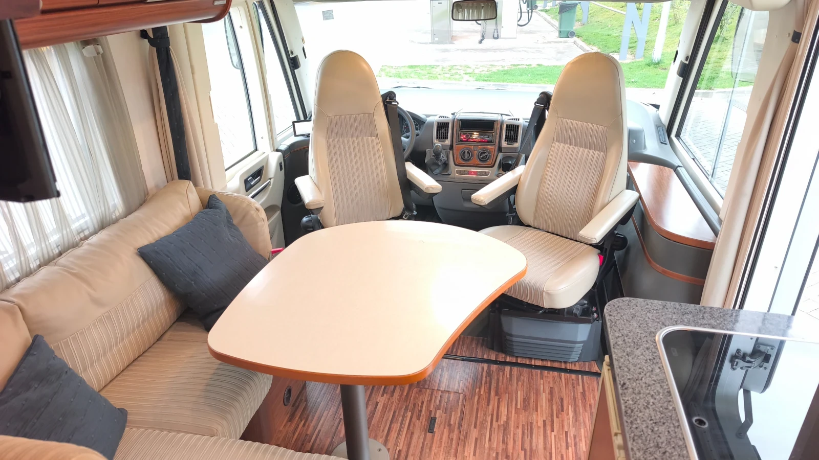 Кемпер HYMER / ERIBA B 514 SL 3.0D 160кс Goldschmidt Швейцария - изображение 8