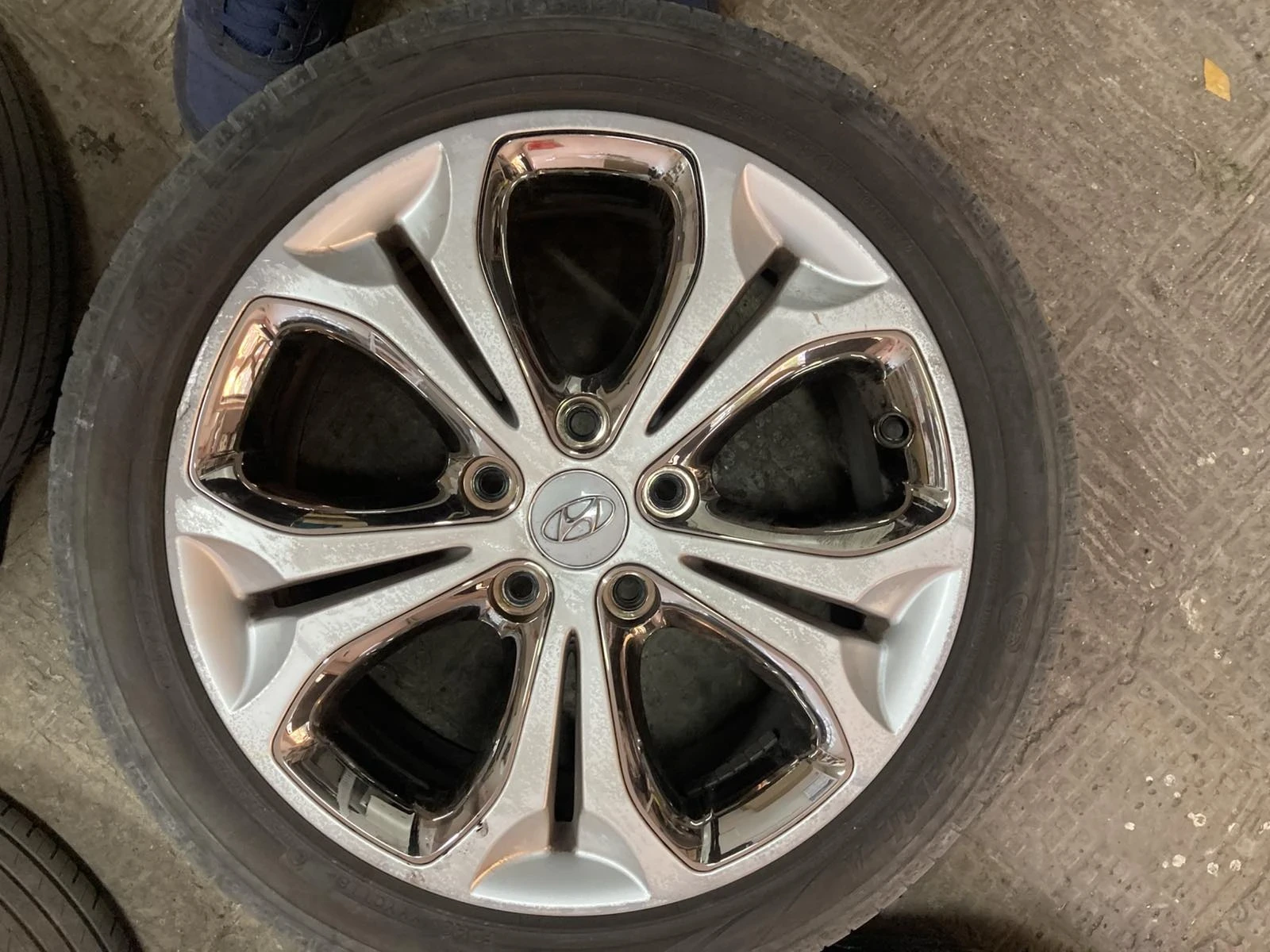    225/45R17  Hyundai | Mobile.bg   3