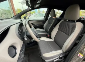 Toyota Yaris HYBRID TWO-TONE, снимка 9