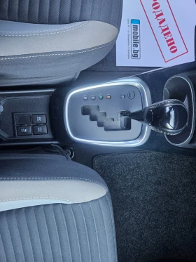 Toyota Yaris HYBRID TWO-TONE, снимка 12