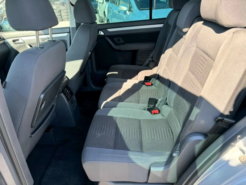 VW Touran 2.0TDI NAVI GERMANY , снимка 11 - Автомобили и джипове - 52315714